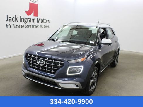 Used 2024 Hyundai Venue Limited FWD image 1