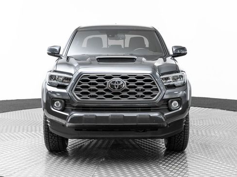 Used 2021 Toyota Tacoma TRD Sport w/ Technology Package image 3