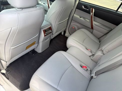 Used 2012 Toyota Highlander Limited FWD image 10