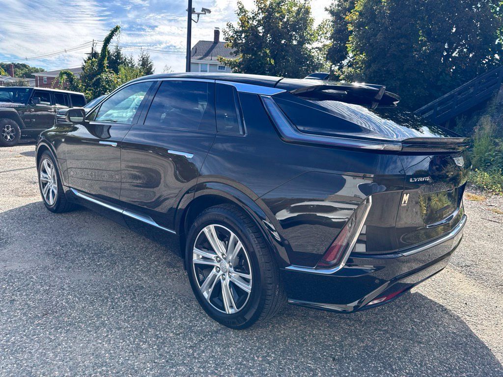 Used 2024 Cadillac Lyriq Tech w/ Driver Assist Package AWD/4WD image 4