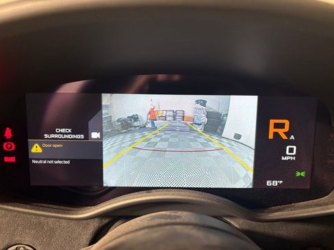 Used 2018 McLaren 570S Spider image 18