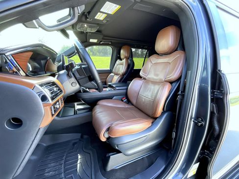 Certified 2024 Lincoln Navigator Reserve AWD/4WD image 10