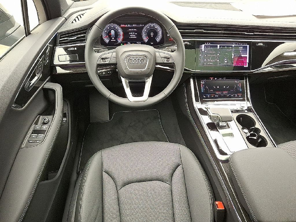 Used 2025 Audi Q7 3.0T Premium Plus w/ Premium Plus Package AWD/4WD image 6