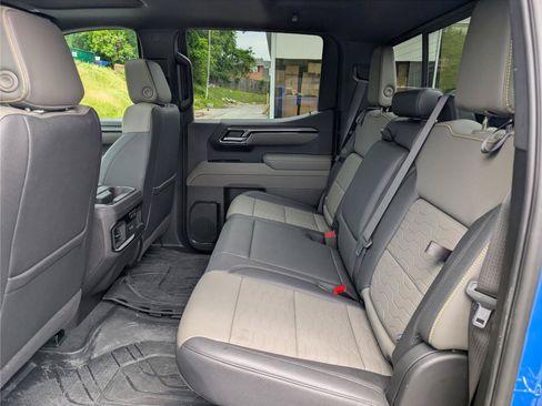 Used 2025 Chevrolet Silverado 1500 ZR2 w/ Technology Package AWD/4WD image 16