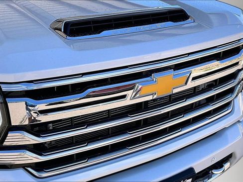 Used 2025 Chevrolet Silverado 2500 High Country w/ High Country Premium Package AWD/4WD image 33