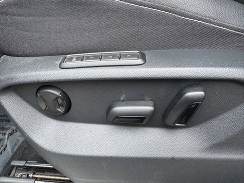 Used 2022 Volkswagen Tiguan SEL R-Line image 15