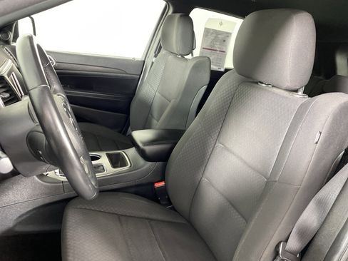 Used 2018 Jeep Grand Cherokee Laredo image 16