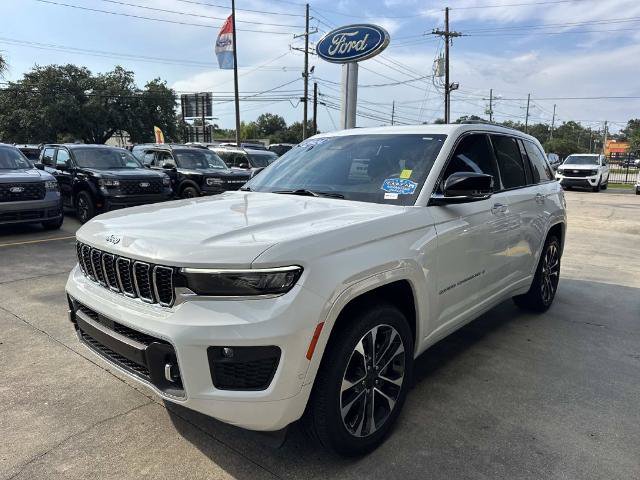 Used 2024 Jeep Grand Cherokee Overland w/ Trailer Tow Package AWD/4WD image 3
