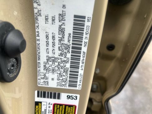 Used 2020 Toyota Tacoma TRD Sport image 41