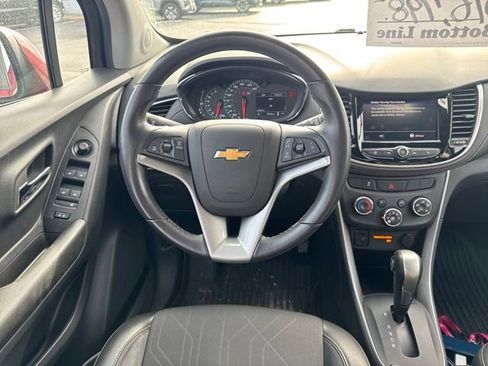 Used 2022 Chevrolet Trax LT w/ LT Convenience Package image 29