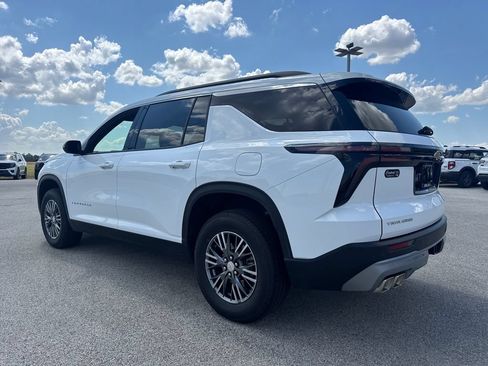 Used 2026 Chevrolet Traverse LT FWD image 4