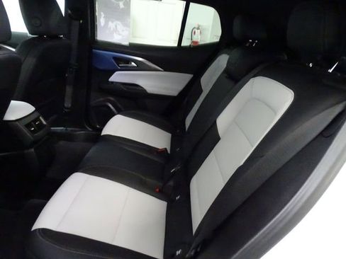 Used 2025 Chevrolet Equinox EV LT image 4