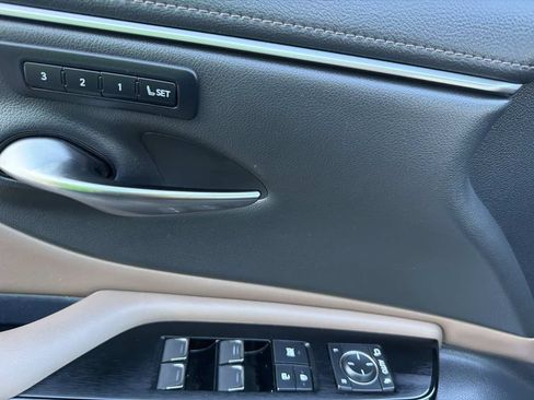 Used 2024 Lexus ES 300h w/ Premium Package FWD image 25