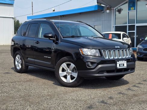 Used 2016 Jeep Compass Latitude AWD/4WD image 1