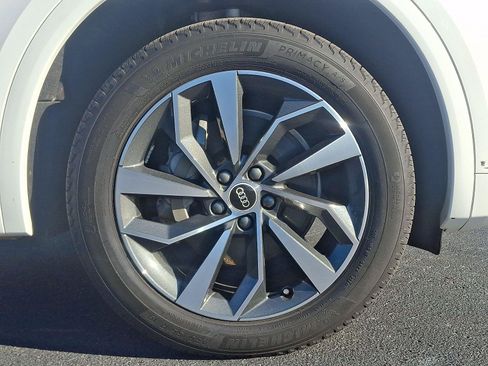 Used 2021 Audi Q5 Premium w/ Convenience Package image 8