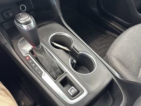 Used 2018 Chevrolet Equinox LT FWD image 15