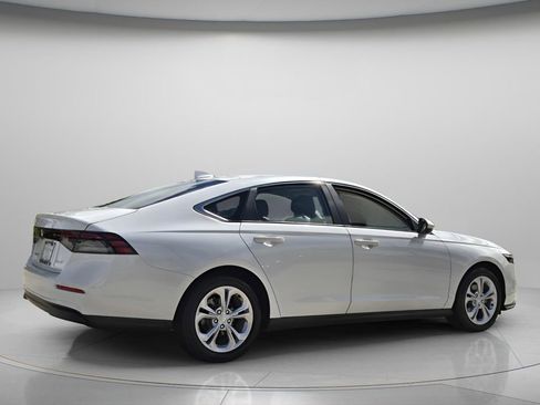 Used 2025 Honda Accord LX image 7