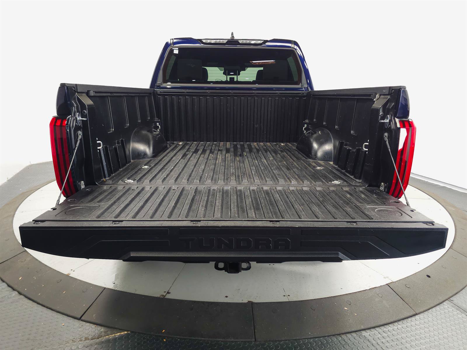 Used 2025 Toyota Tundra SR5 w/ SR5 Convenience Package AWD/4WD image 10