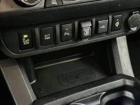 Used 2020 Toyota Tacoma TRD Off-Road w/ Technology Package AWD/4WD image 23