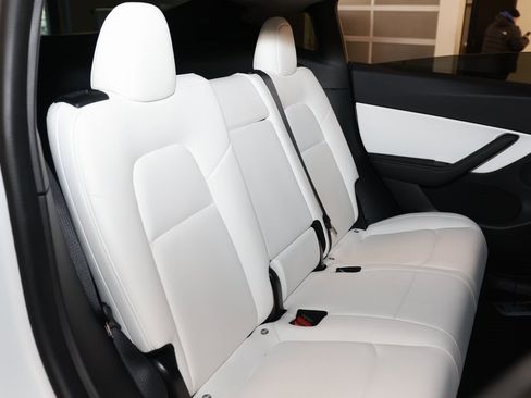 Used 2021 Tesla Model Y Long Range image 14