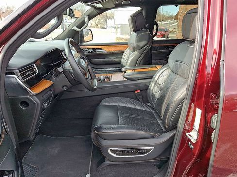 Used 2024 Jeep Grand Wagoneer L Series III AWD/4WD image 11