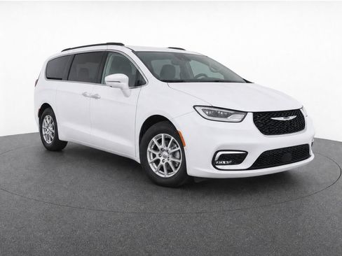 Used 2021 Chrysler Pacifica Touring-L w/ Premium & Safety Sphere Group FWD image 2