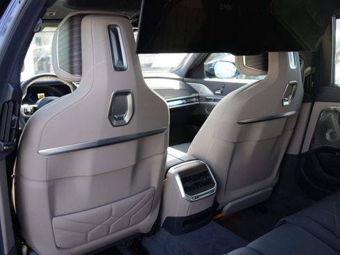 Used 2025 BMW i7 M70 image 25