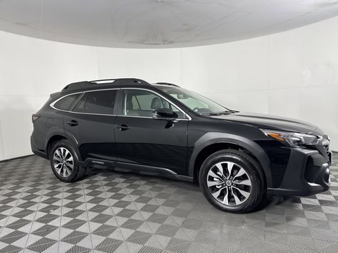 Used 2025 Subaru Outback Limited image 2