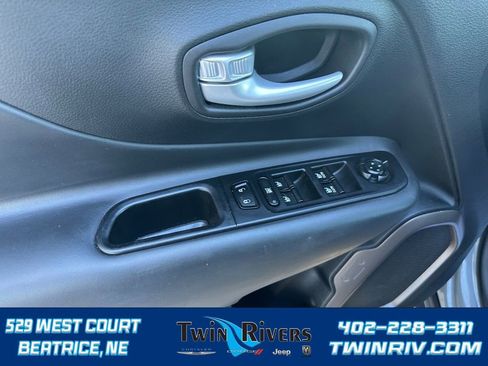 Certified 2023 Jeep Renegade Latitude image 10