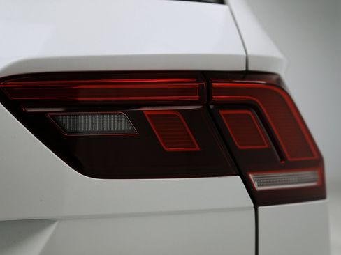 Used 2024 Volkswagen Tiguan SE R-Line image 19