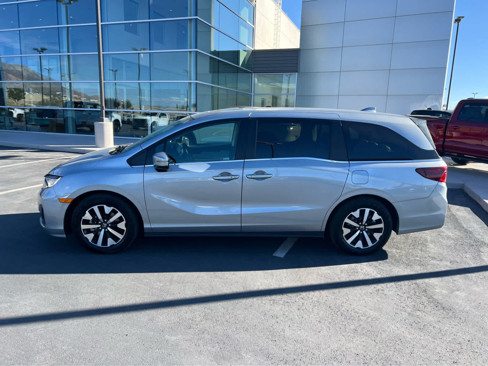 Used 2025 Honda Odyssey EX-L image 13