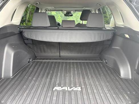 Used 2025 Toyota RAV4 XLE w/ Convenience Package FWD image 8