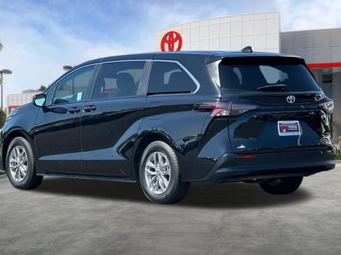 Certified 2024 Toyota Sienna LE AWD/4WD image 7