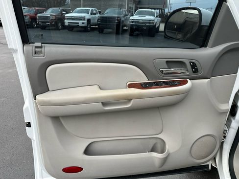 Used 2009 GMC Sierra 1500 SLT w/ Suspension Package, Off-Road image 10