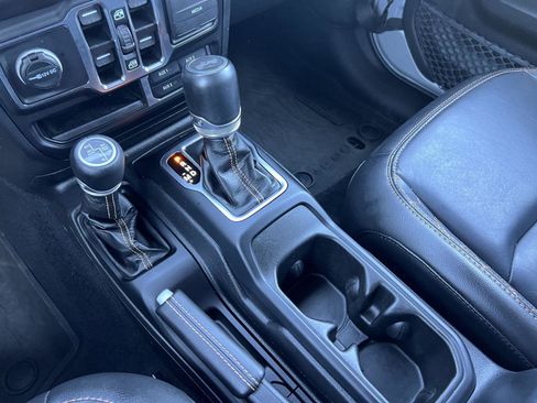 Used 2023 Jeep Wrangler Unlimited Sahara AWD/4WD image 31