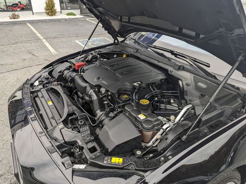 Used 2017 Jaguar XE Premium image 31