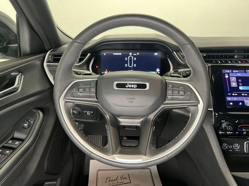 Used 2024 Jeep Grand Cherokee L Laredo image 15