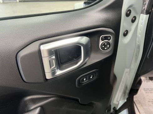 Used 2023 Jeep Wrangler Unlimited Rubicon image 15