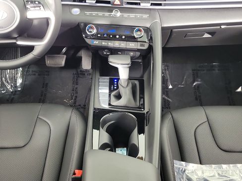 New 2025 Hyundai Elantra Limited image 10