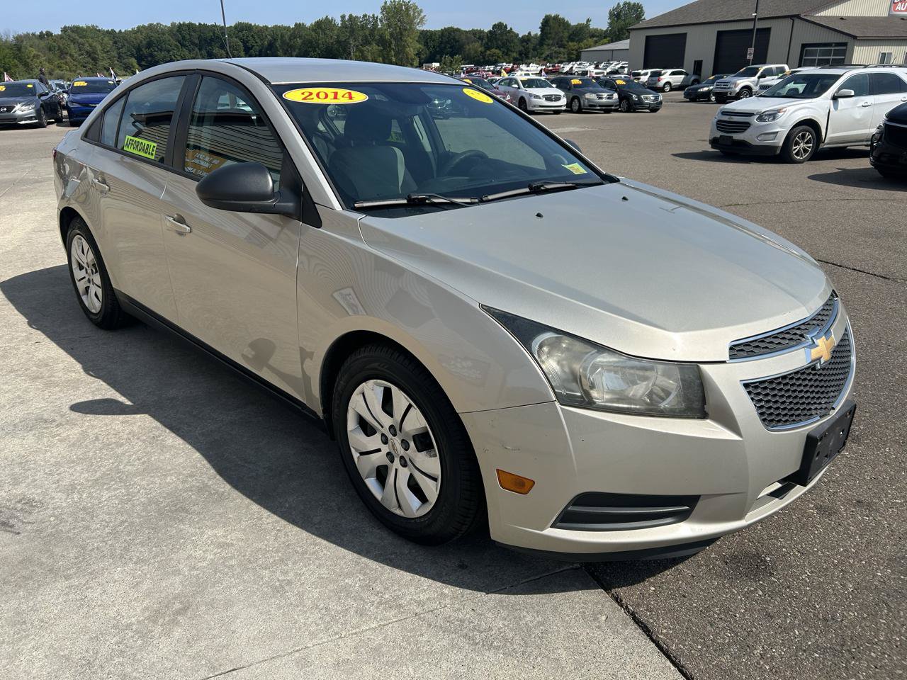 Used 2014 Chevrolet Cruze LS FWD image 3