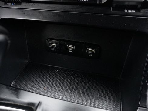 Used 2022 Kia Carnival LX image 58