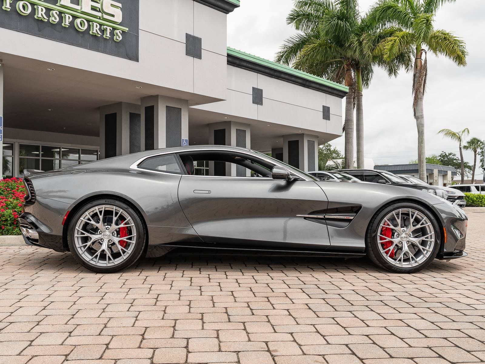 Used 2025 Aston Martin Vanquish RWD image 37