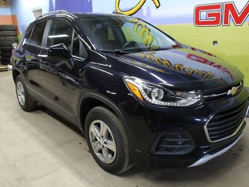 Used 2022 Chevrolet Trax LT w/ LT Convenience Package image 3
