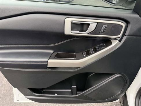 Used 2022 Ford Explorer XLT w/ Equipment Group 202A image 12
