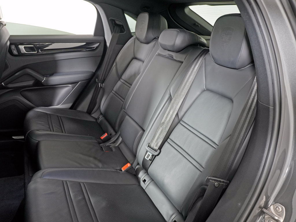 Certified 2023 Porsche Cayenne Coupe AWD/4WD image 36