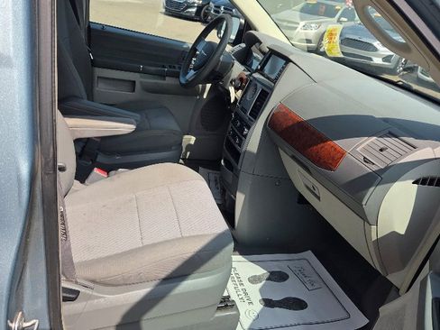 Used 2009 Chrysler Town & Country LX w/ Entertainment Group #1 image 13