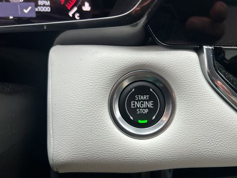 Used 2023 GMC Canyon AT4X image 27