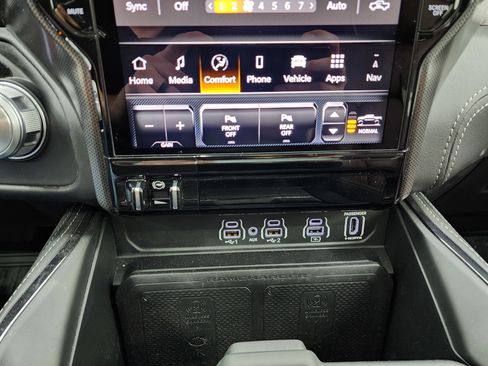 Used 2025 RAM 1500 Limited AWD/4WD image 17
