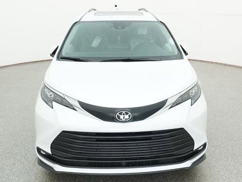 New 2026 Toyota Sienna XLE FWD image 15