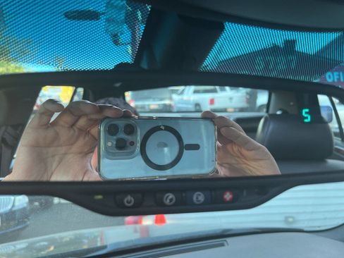 Used 2006 Cadillac DTS Luxury II w/ Sun And Sound Package image 32